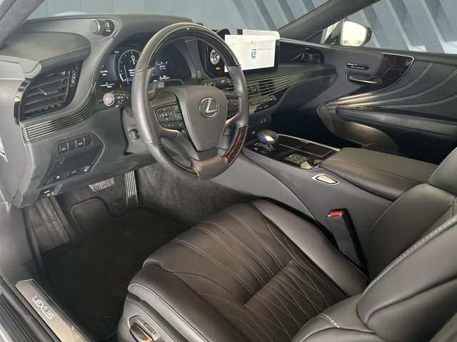 Certified 2025 Lexus LS 500 w/ Interior Upgrade Package image 11