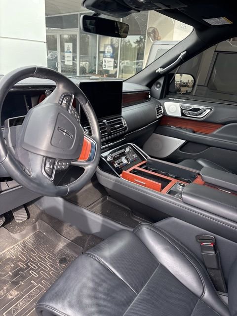 Used 2024 Lincoln Navigator L Reserve image 11
