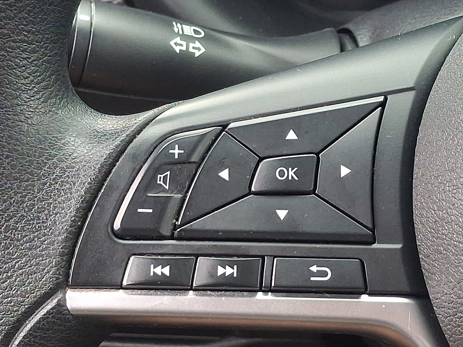 Used 2022 Nissan Kicks SV FWD image 24
