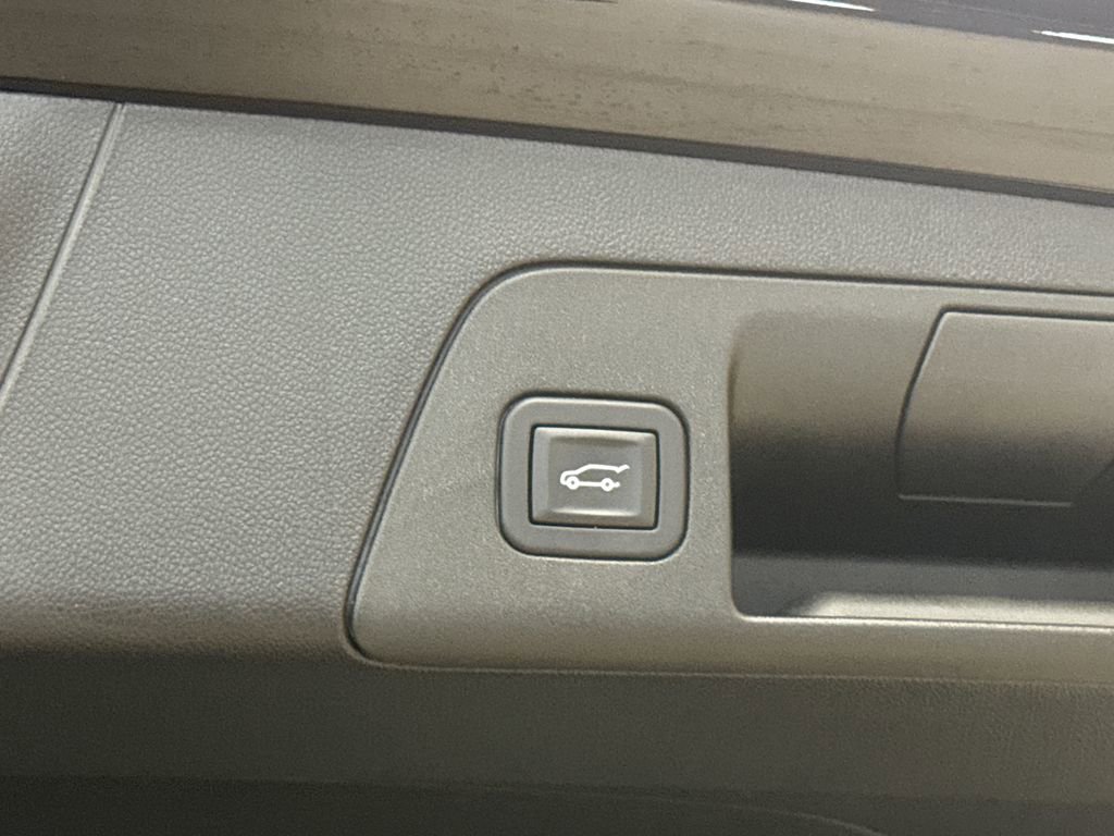 Certified 2025 Buick Envision Avenir image 34