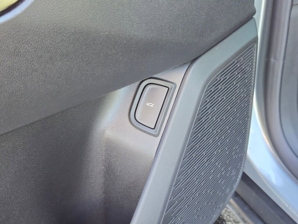 New 2026 Chevrolet Equinox LT w/ Convenience Package II image 21