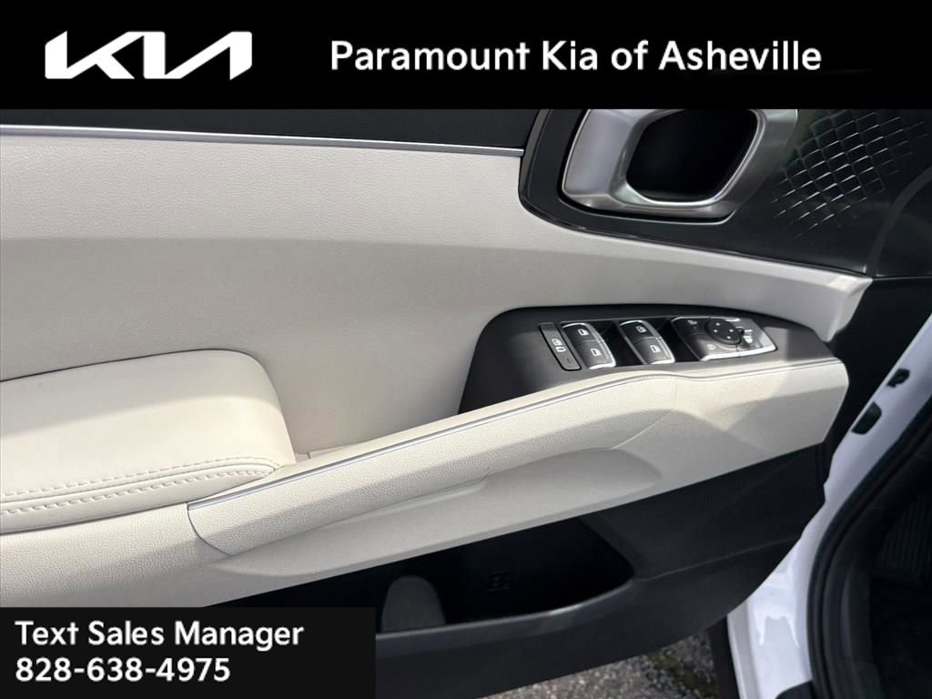 Certified 2025 Kia Sorento EX w/ Panoramic Sunroof Package image 25