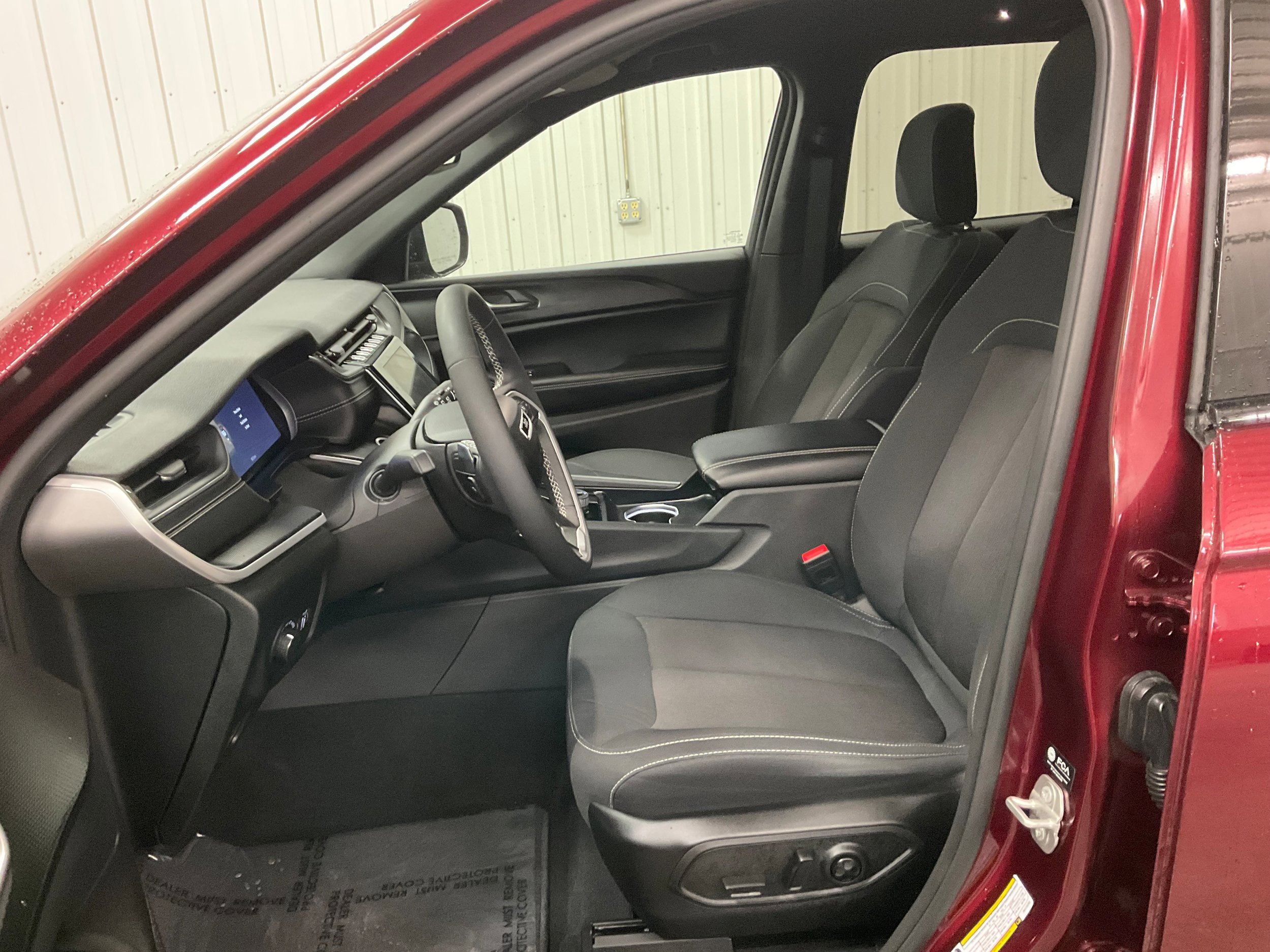 Used 2024 Jeep Grand Cherokee Laredo AWD/4WD image 10
