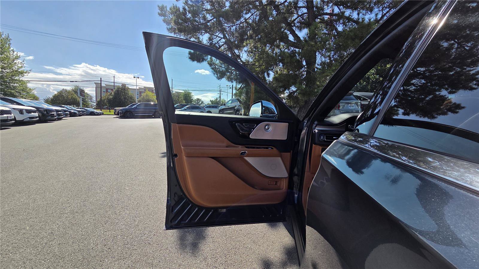 Used 2020 Lincoln Aviator Black Label w/ Dynamic Handling Package AWD/4WD image 12