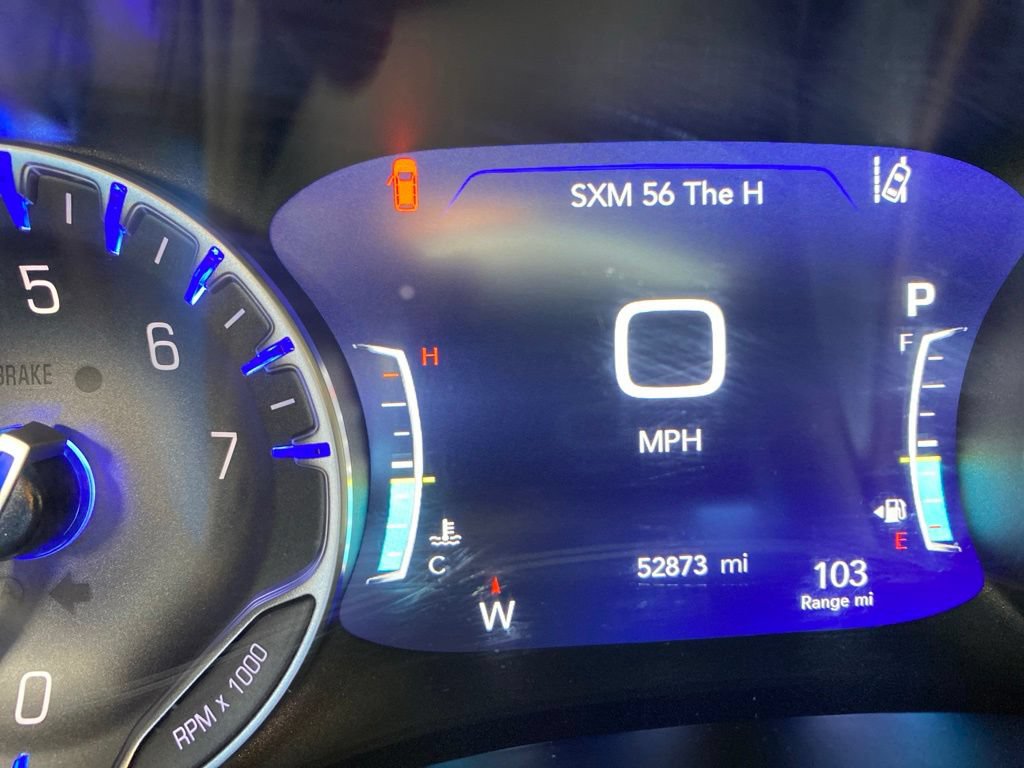 Used 2025 Chrysler Pacifica Select FWD image 2
