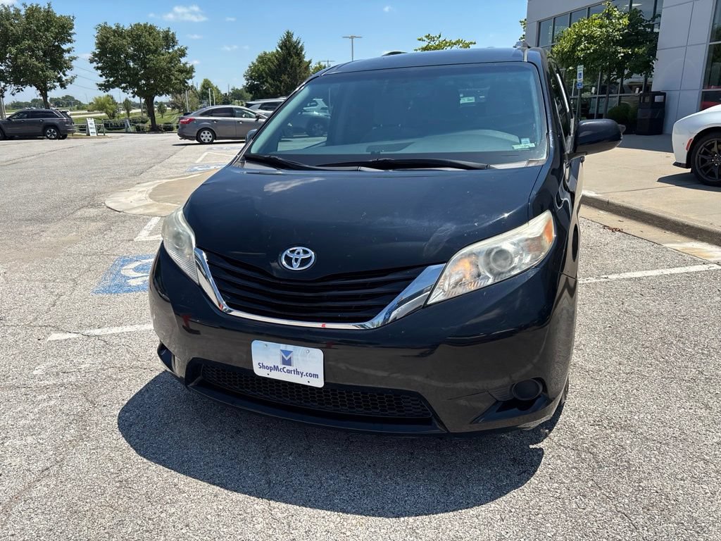 Used 2017 Toyota Sienna LE FWD image 11