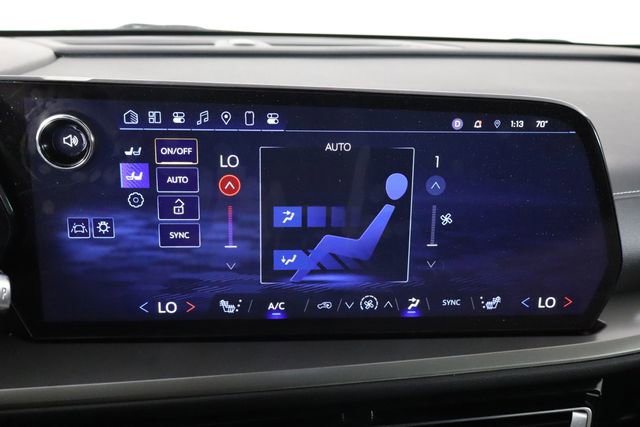 Used 2025 Chevrolet Traverse LT w/ Midnight/Sport Edition image 35