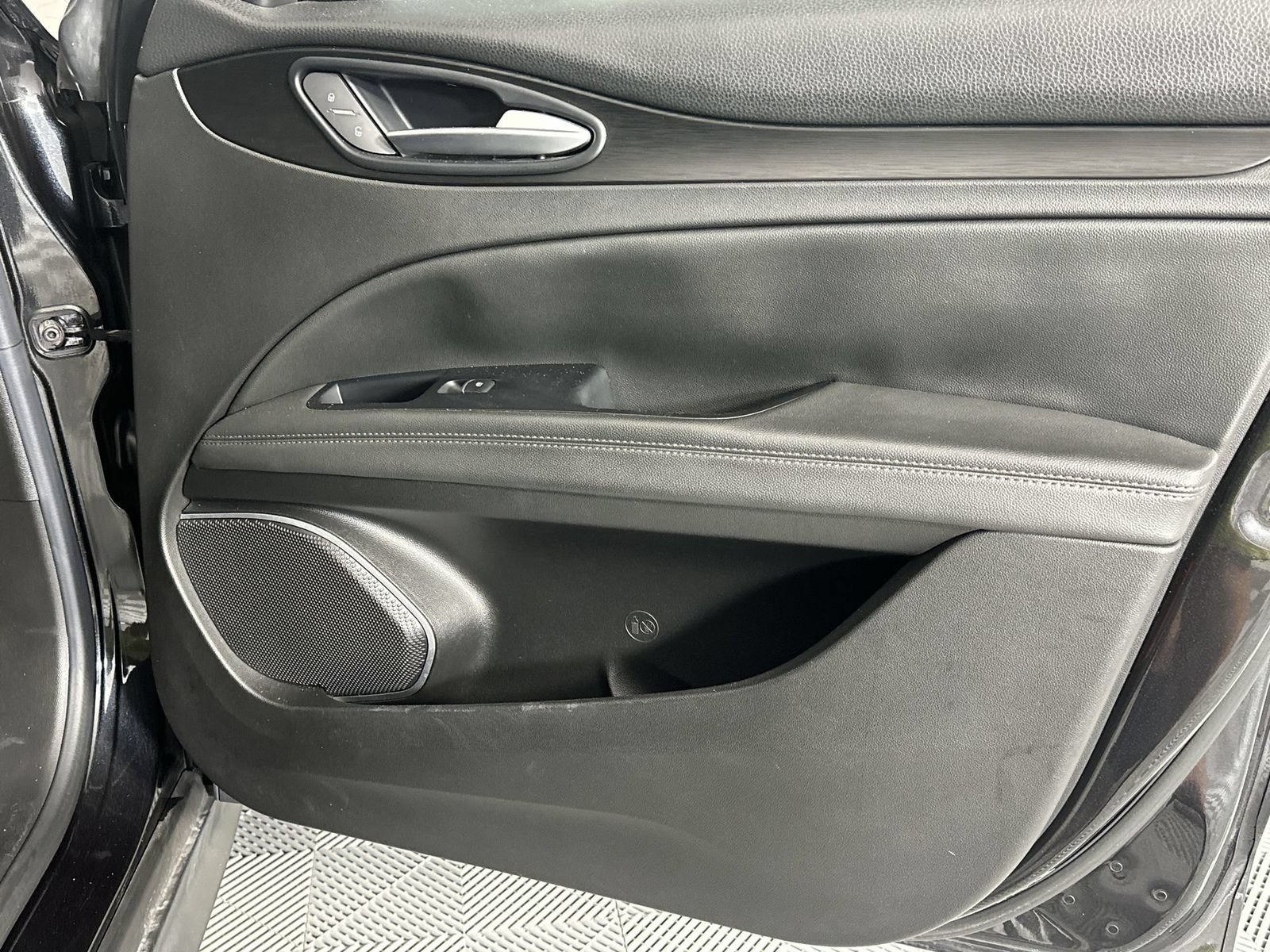 Used 2019 Alfa Romeo Stelvio AWD image 31