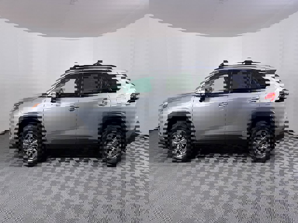 Used 2024 Toyota RAV4 XLE w/ Convenience Package image 11