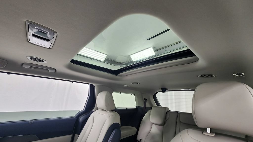 New 2027 Kia Carnival SX w/ Dark Edition Package FWD image 38
