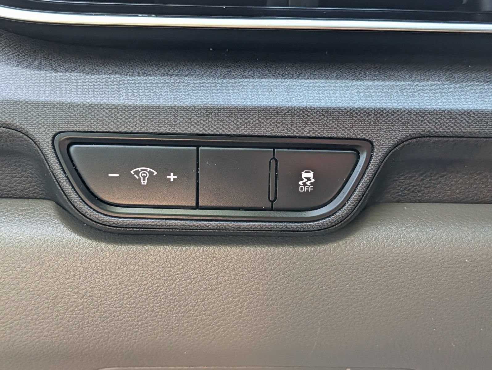 Used 2025 Kia Carnival EX FWD image 12