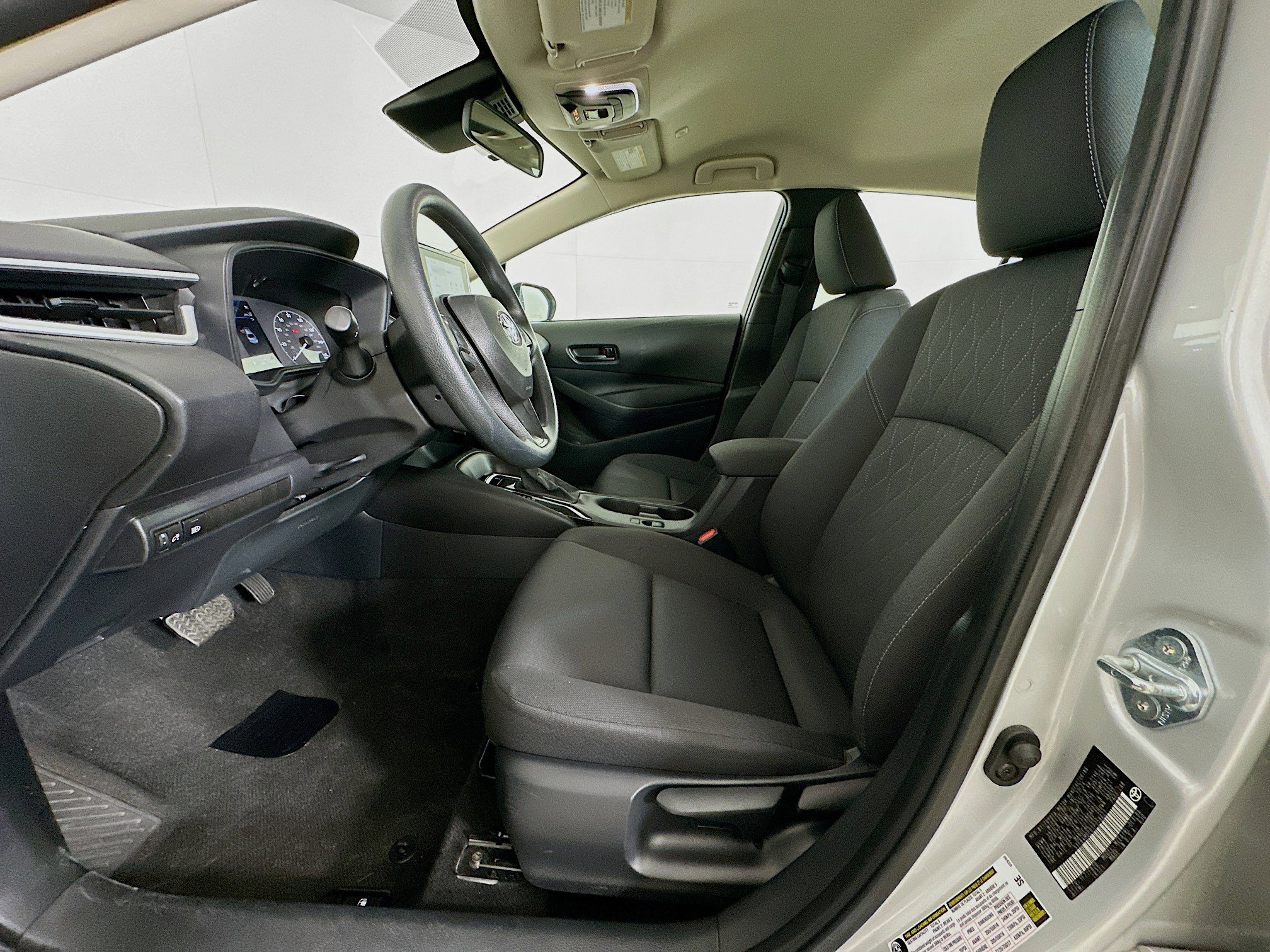 Used 2025 Toyota Corolla LE image 13