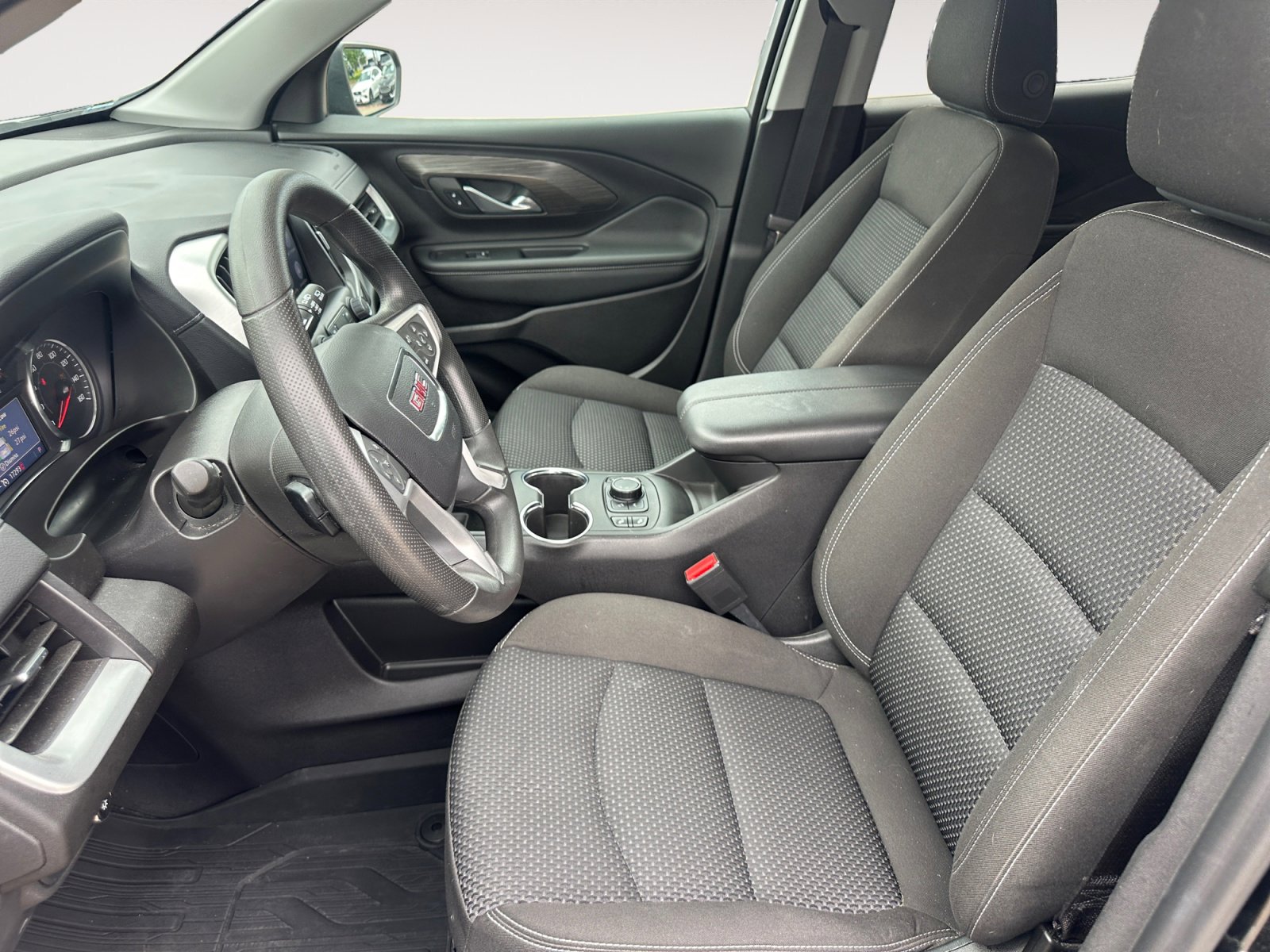 Used 2024 GMC Terrain SLE w/ Driver Convenience Package FWD image 23