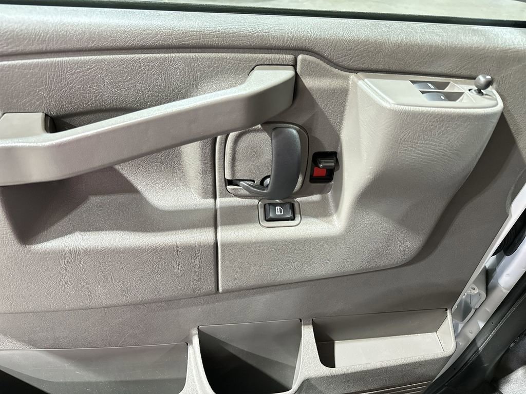 Used 2024 GMC Savana 2500 w/ Driver Convenience Package image 15