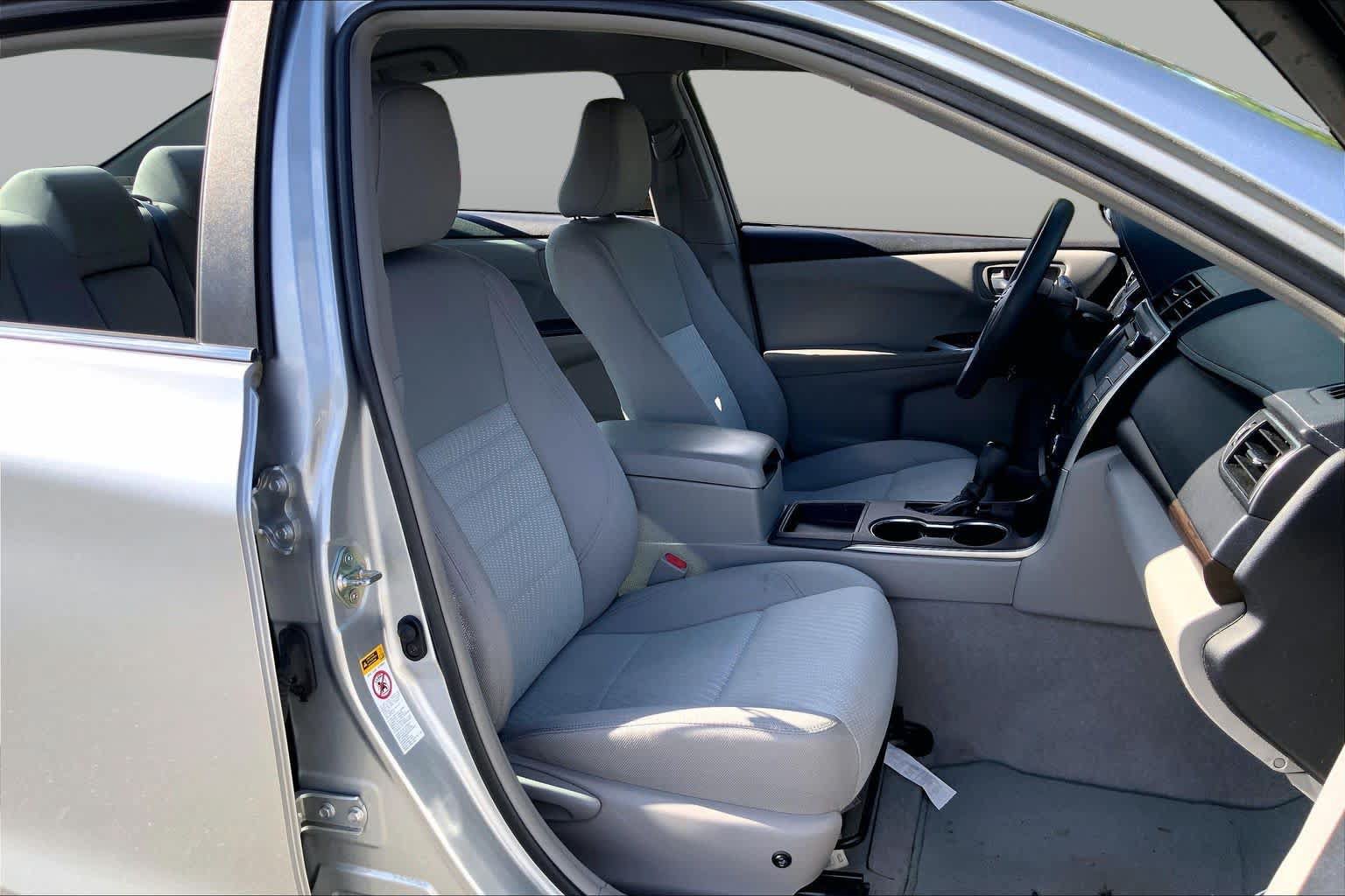 Used 2016 Toyota Camry LE FWD image 9