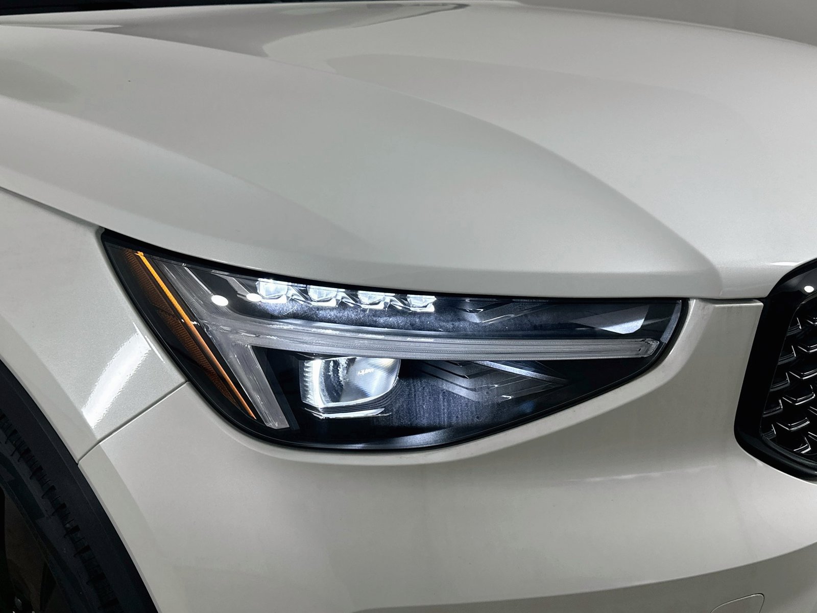 New 2026 Volvo XC40 B5 Ultra w/ Protection Package Premier AWD/4WD image 9