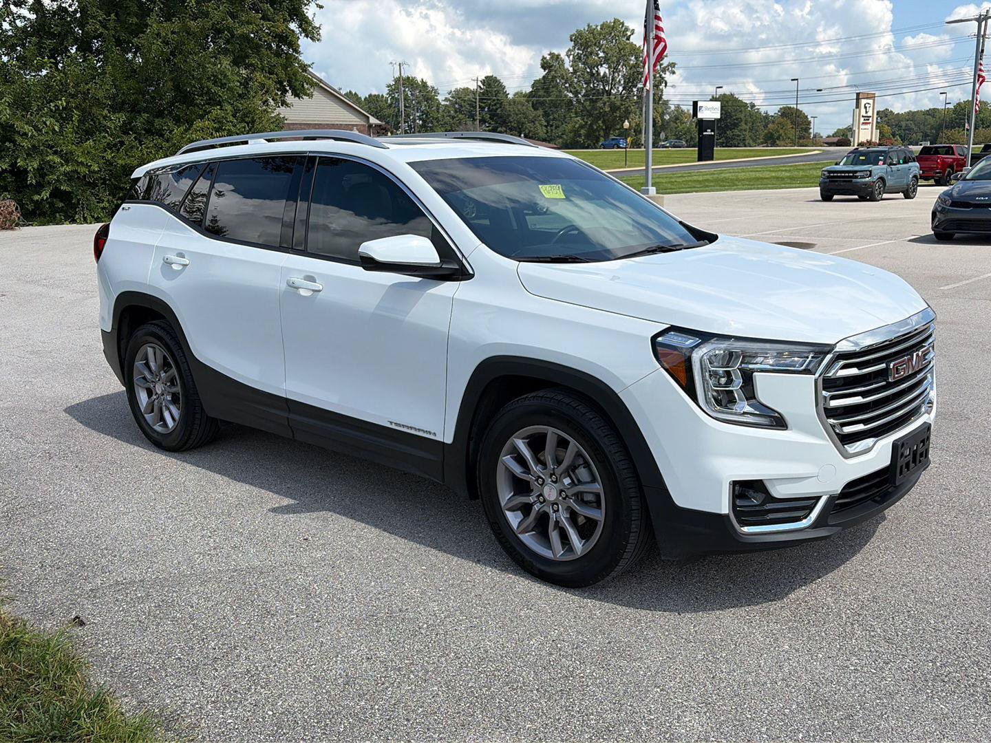 Used 2022 GMC Terrain SLT w/ Infotainment Package II FWD image 7