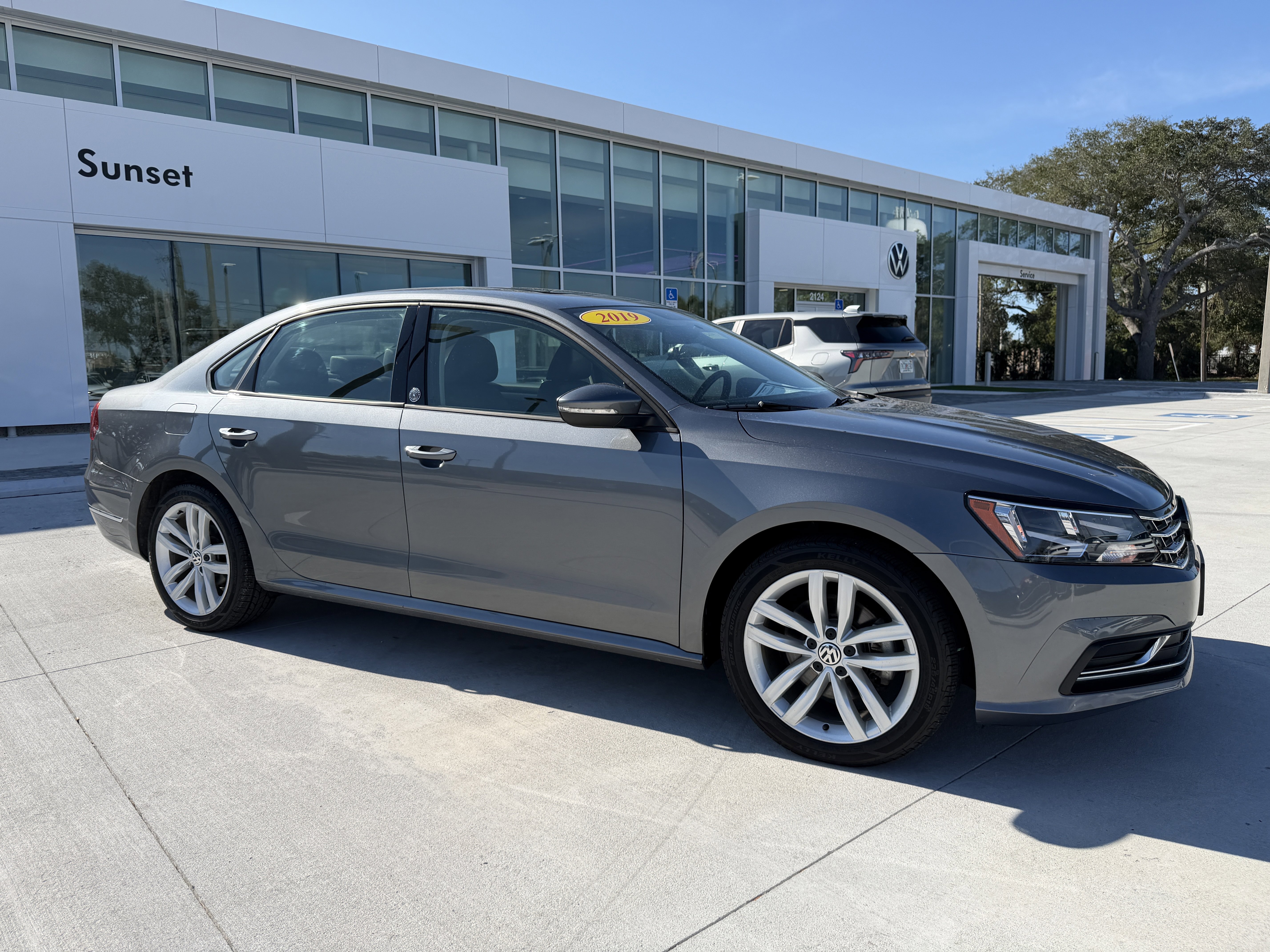 Used 2019 Volkswagen Passat 2.0T Wolfsburg image 1