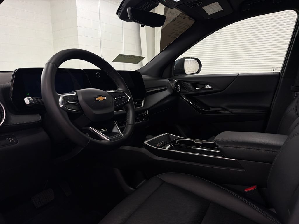 Used 2025 Chevrolet Equinox LT w/ Convenience Package II FWD image 6