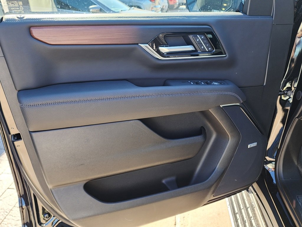 New 2026 GMC Yukon XL Denali w/ Sun & Power Step Package image 12