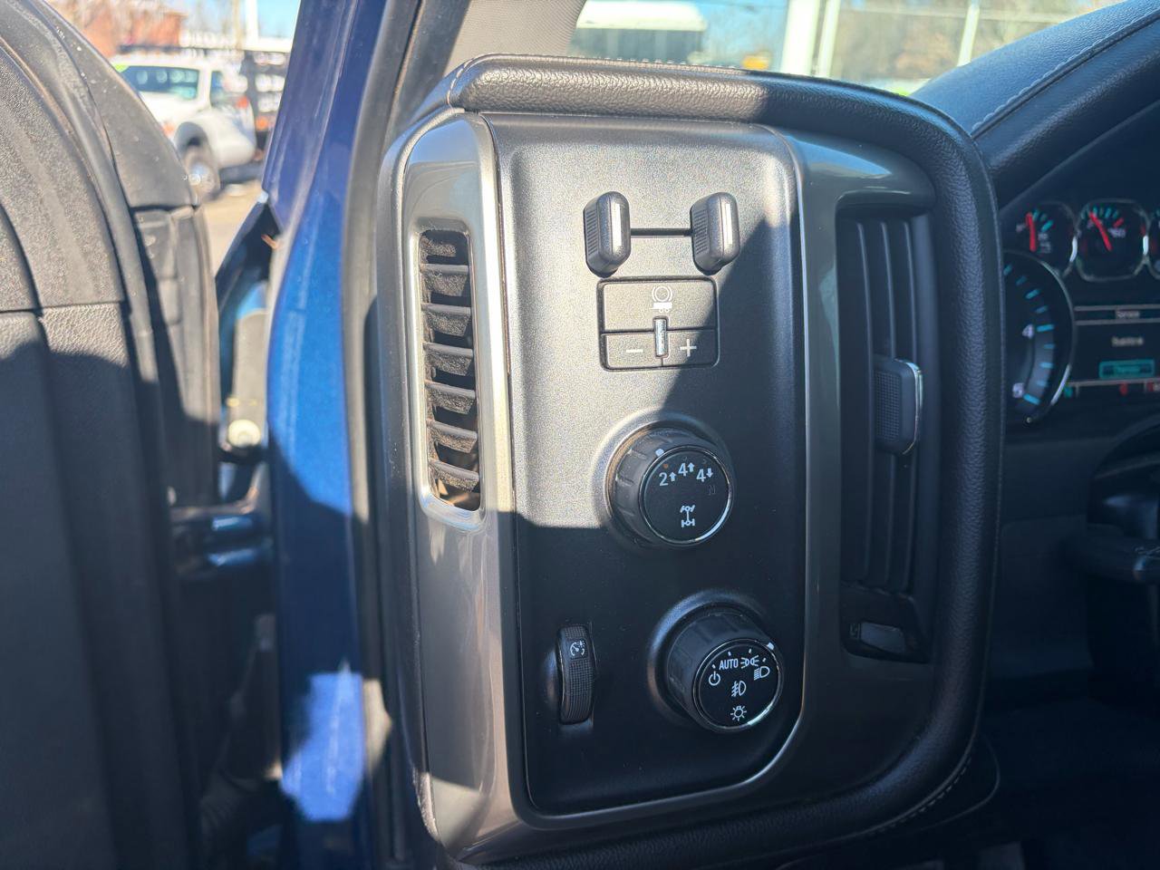 Used 2019 Chevrolet Silverado 2500 High Country w/ Duramax Plus Package AWD/4WD image 27