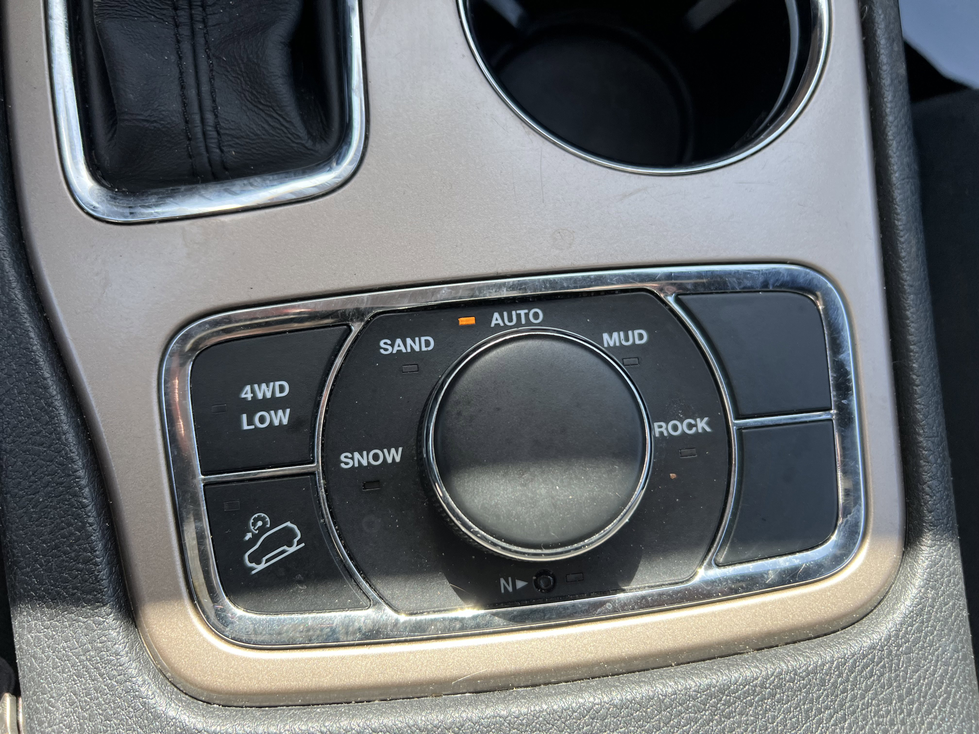 Used 2016 Jeep Grand Cherokee Laredo w/ Quick Order Package 23E image 26