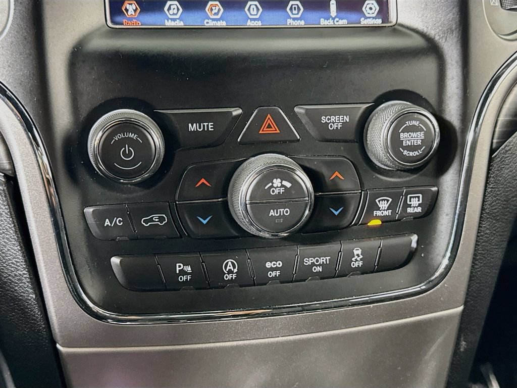 Used 2020 Jeep Grand Cherokee Laredo AWD/4WD image 17