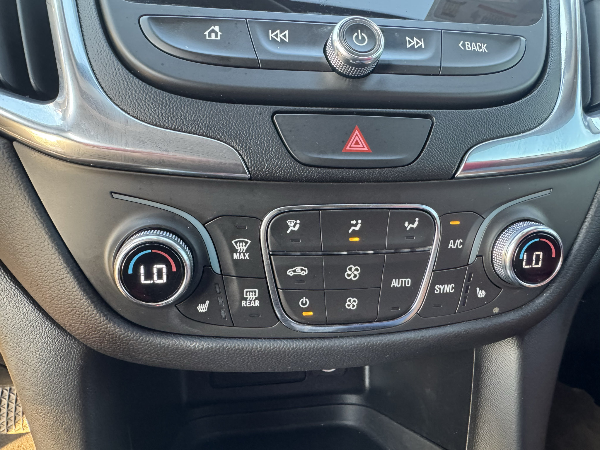 Used 2021 Chevrolet Equinox LT FWD image 17