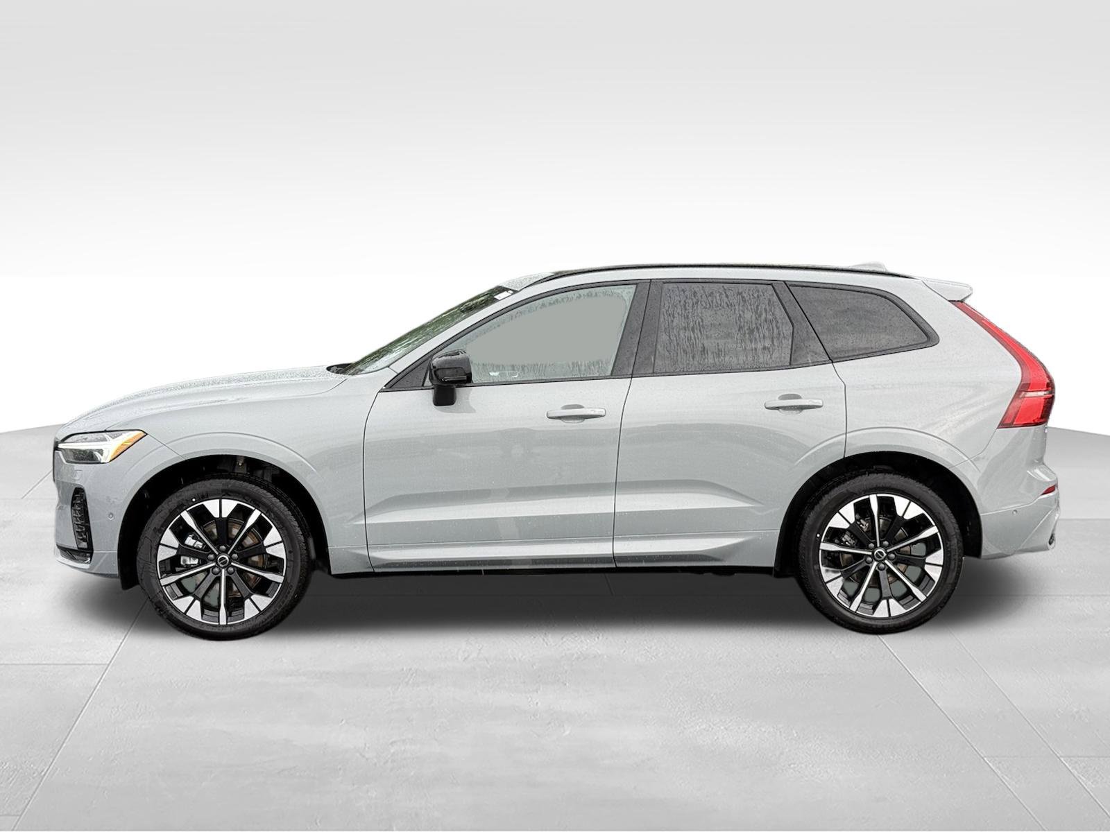 New 2027 Volvo XC60 B5 Plus AWD/4WD image 2