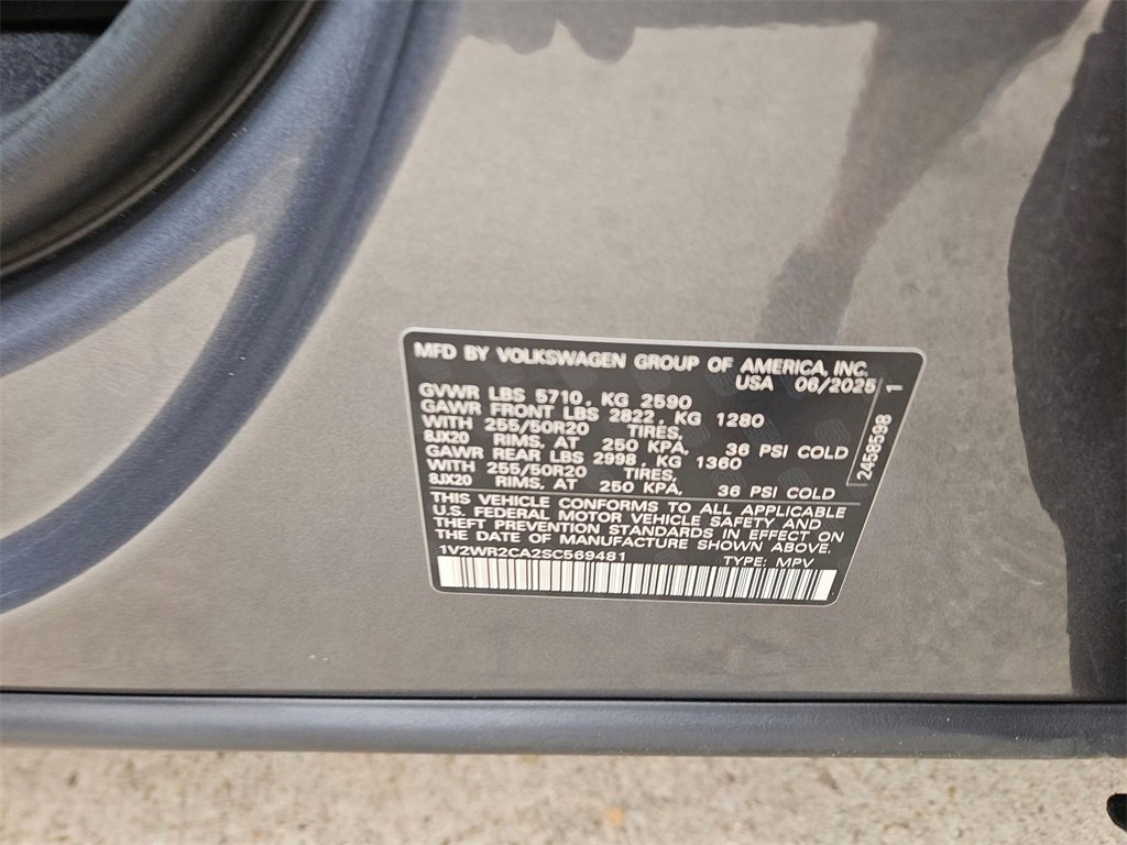 Used 2025 Volkswagen Atlas SE image 30