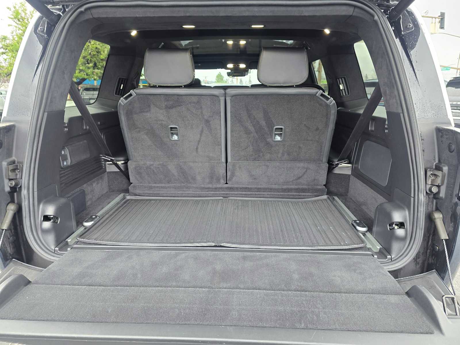 Used 2023 Rivian R1S Adventure image 18