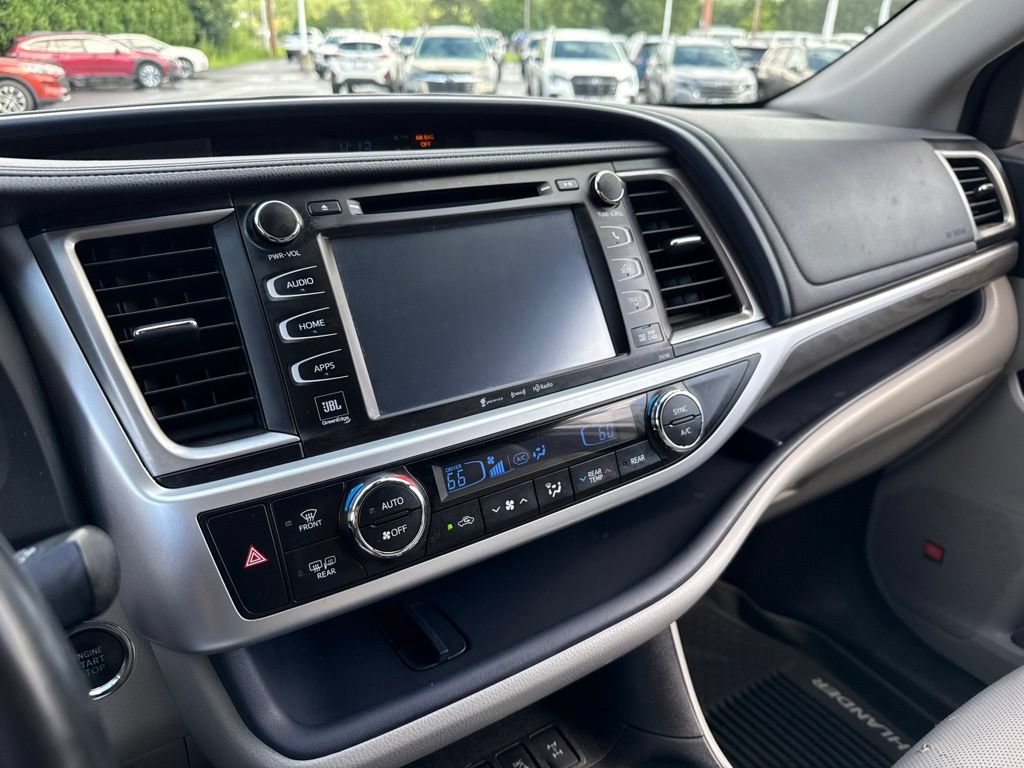 Used 2018 Toyota Highlander Limited AWD/4WD image 26