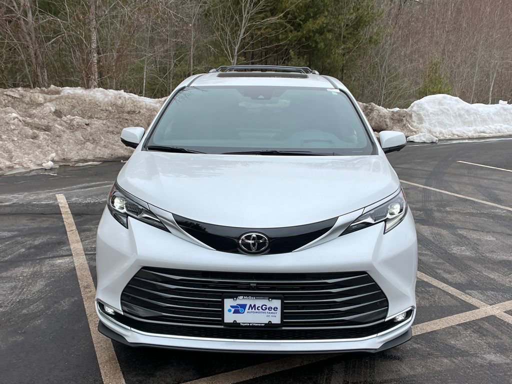New 2026 Toyota Sienna Platinum image 8