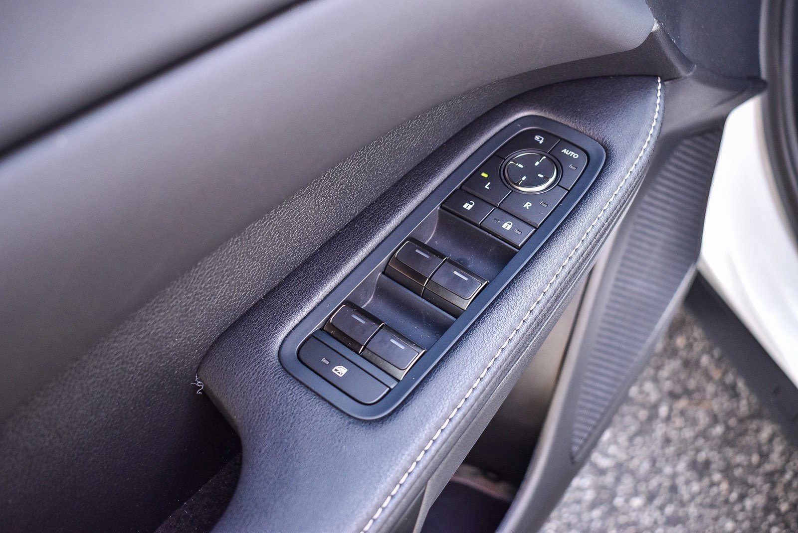 Used 2025 Lexus RX 350h w/ Convenience Package image 20