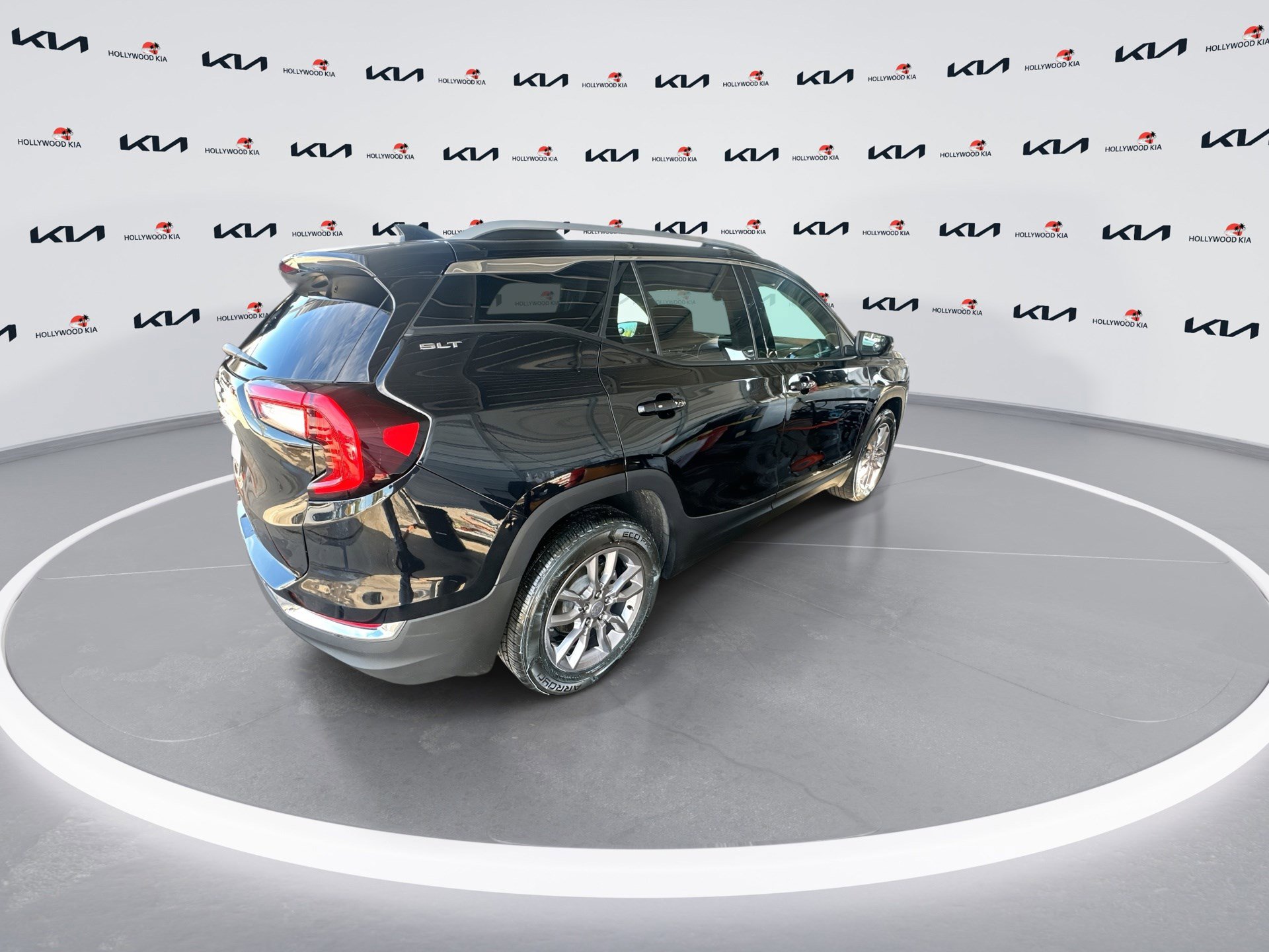 Used 2024 GMC Terrain SLT image 8