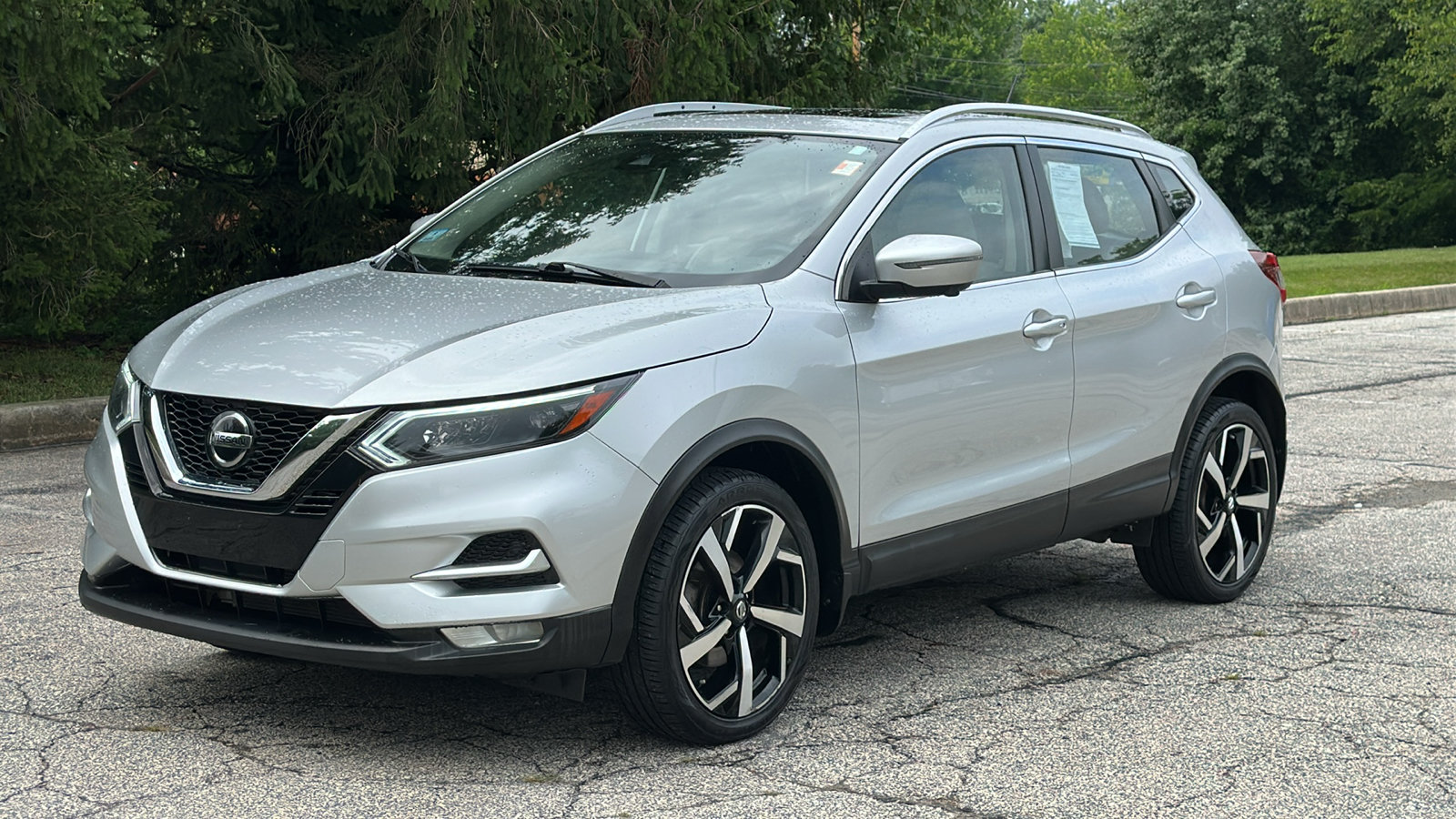 Used 2020 Nissan Rogue Sport SL w/ Premium Package AWD/4WD image 2