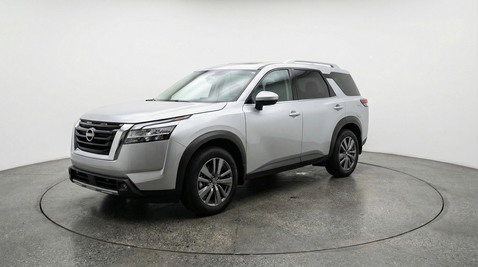 Used 2025 Nissan Pathfinder SV image 3