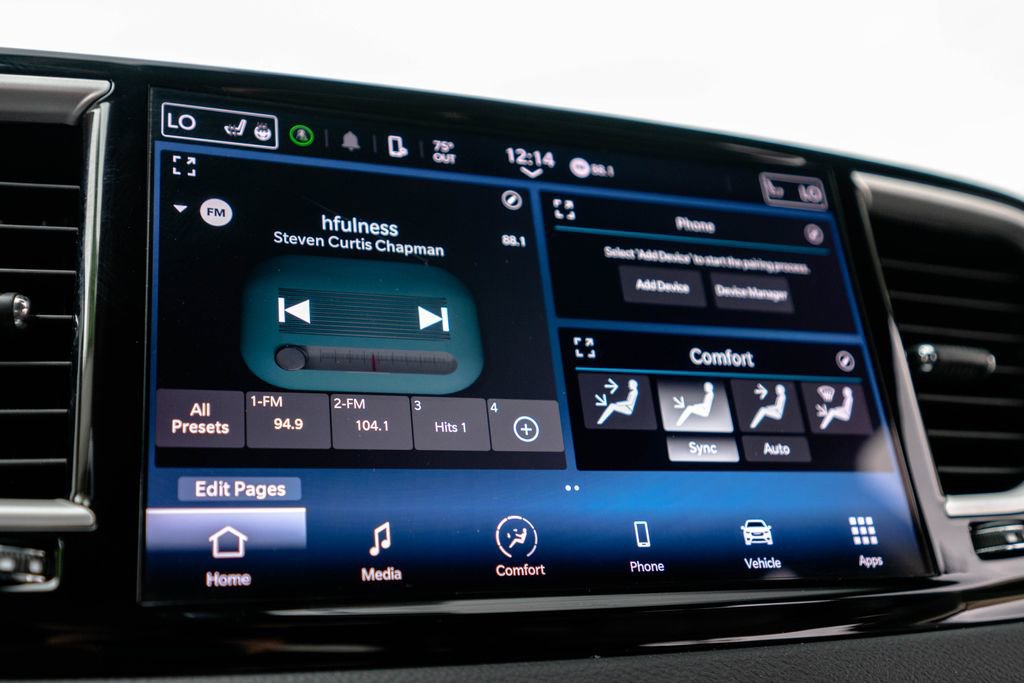 Used 2023 Chrysler Pacifica Touring-L FWD image 28