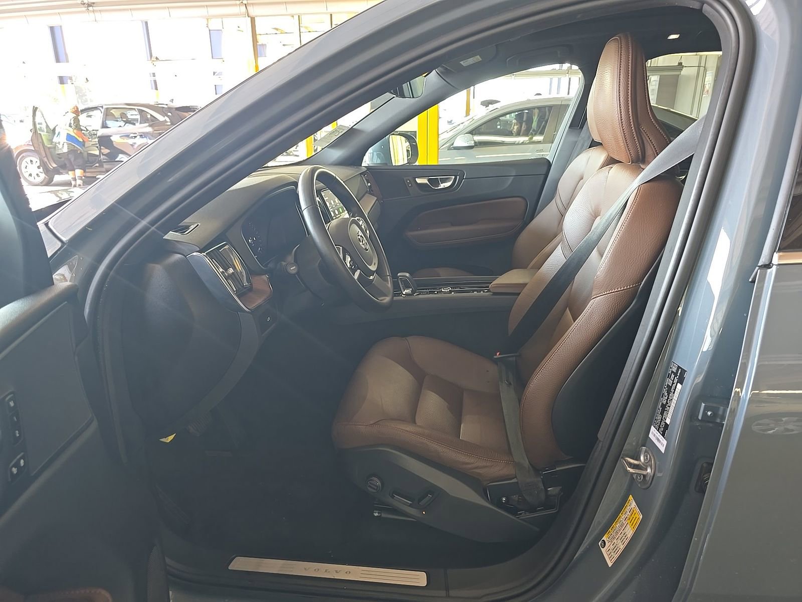 Used 2023 Volvo XC60 B5 Plus FWD image 10