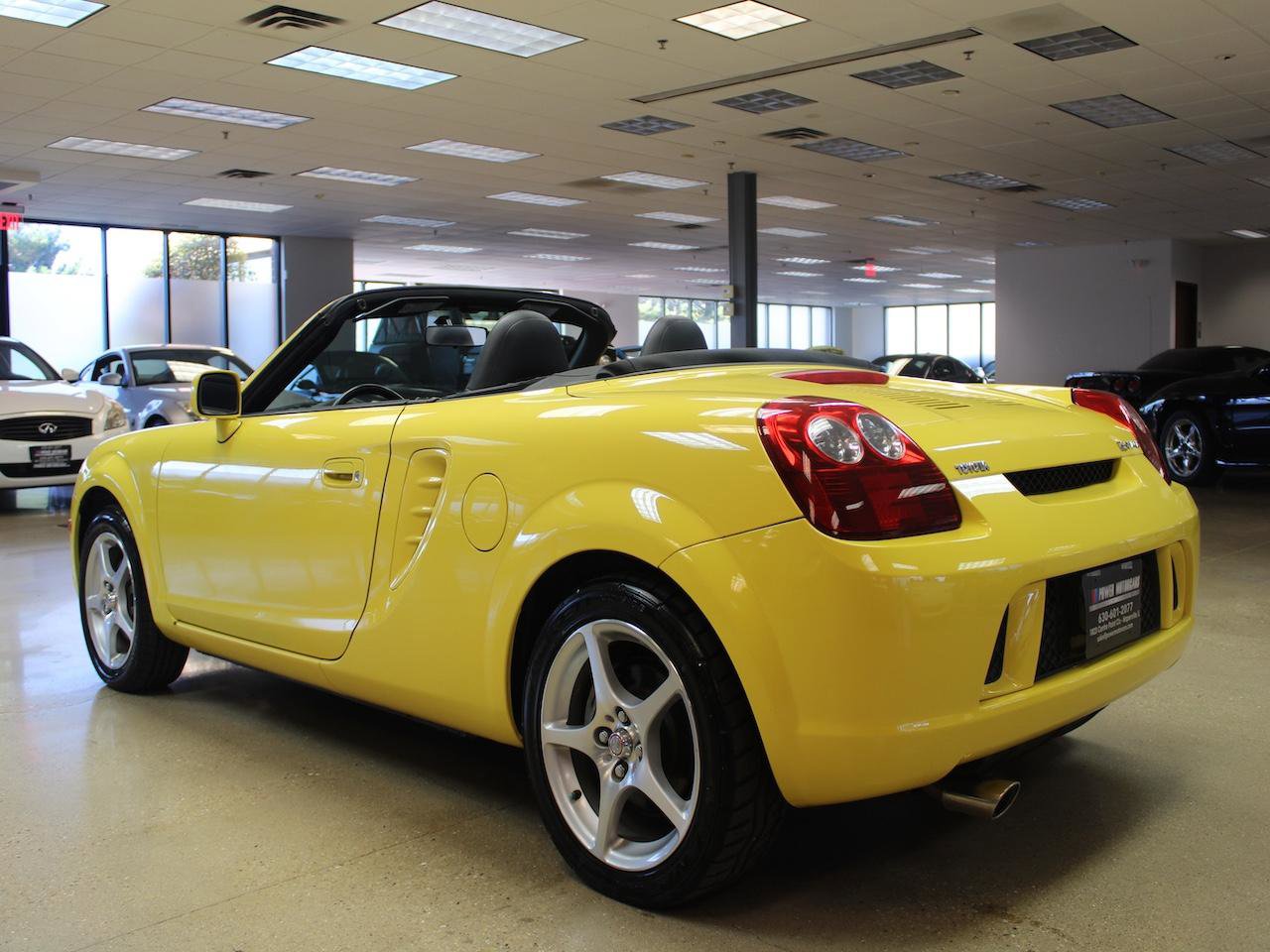 Used 2004 Toyota MR2 RWD image 3