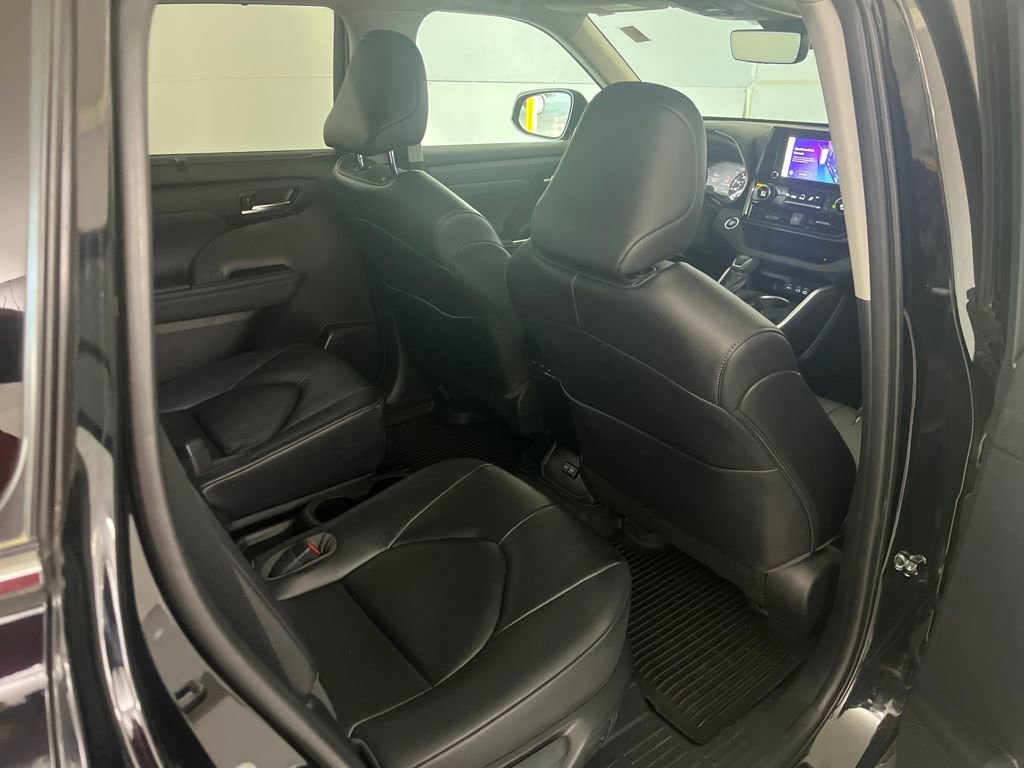 Used 2023 Toyota Highlander XSE image 24