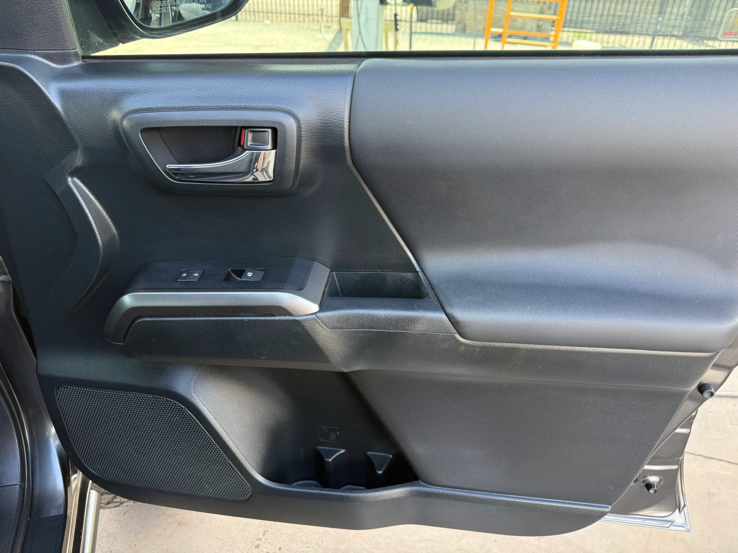 Used 2019 Toyota Tacoma TRD Sport w/ Technology Package RWD image 16