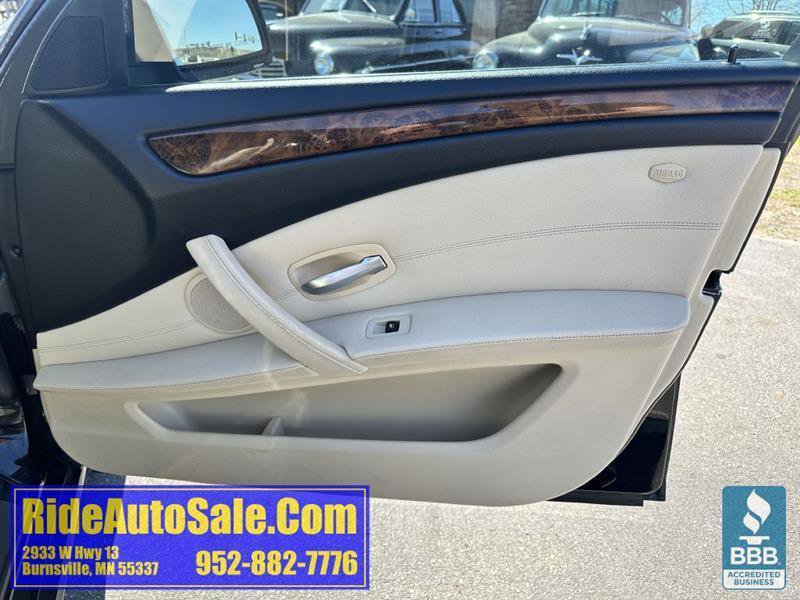 Used 2009 BMW 528i xDrive Sedan AWD/4WD image 12