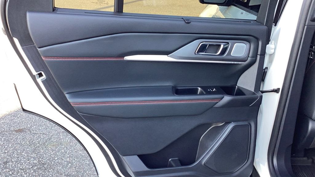 Used 2025 Ford Explorer ST image 15