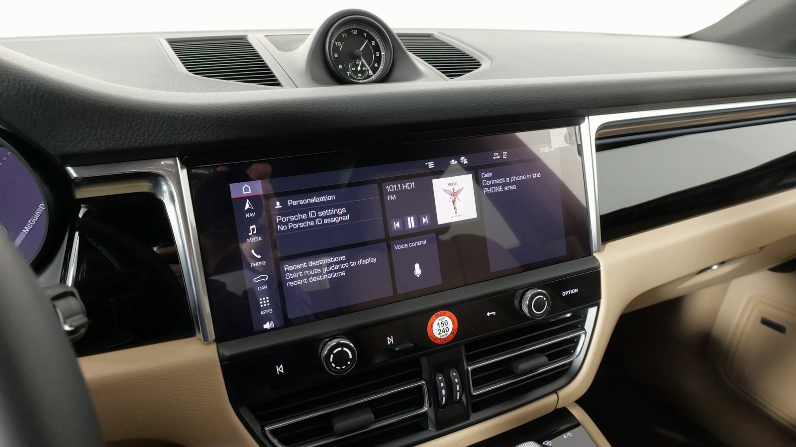 Used 2025 Porsche Macan image 56