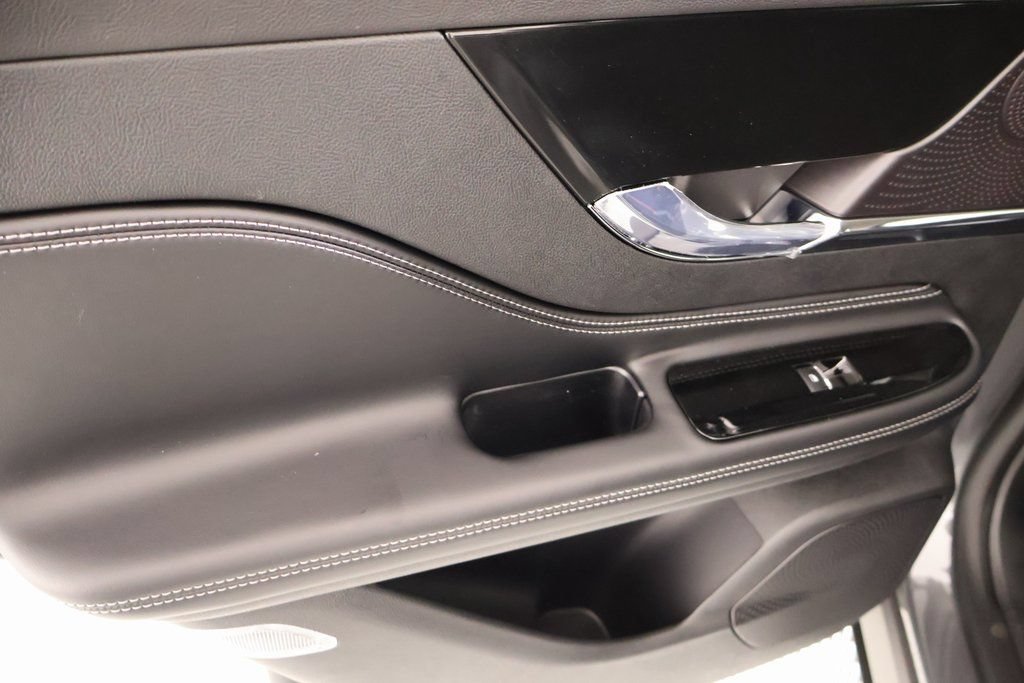 New 2026 Lincoln Corsair Premiere FWD image 17
