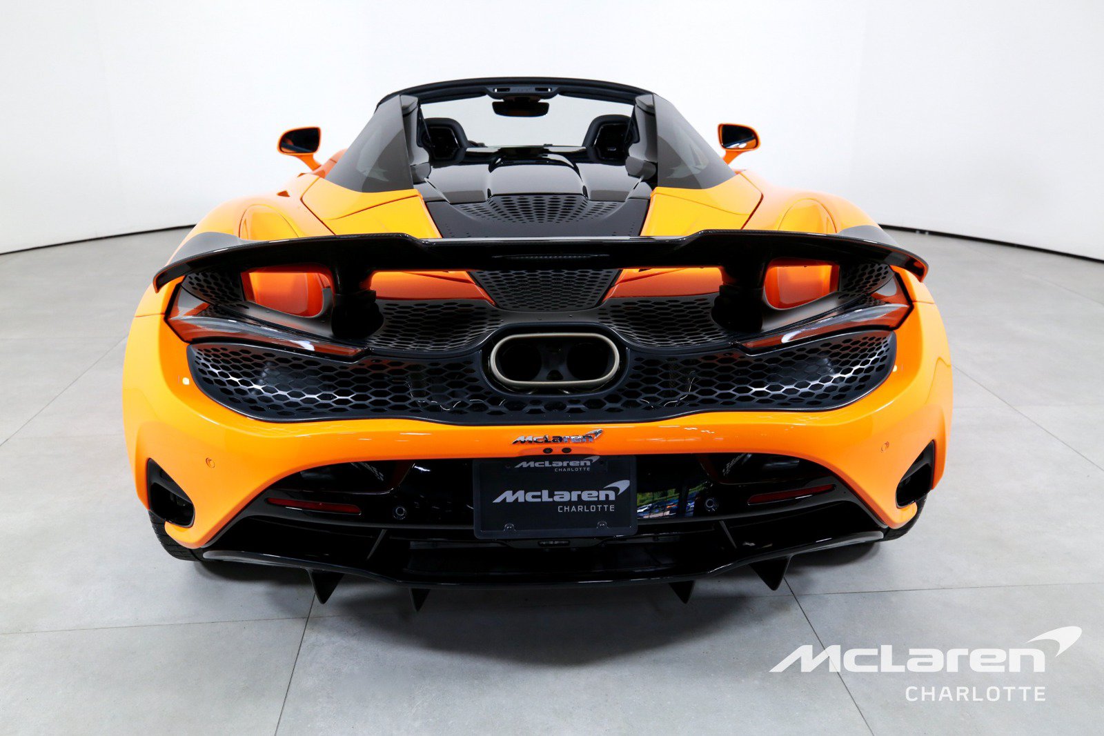 Used 2026 McLaren 750S Spider RWD image 9