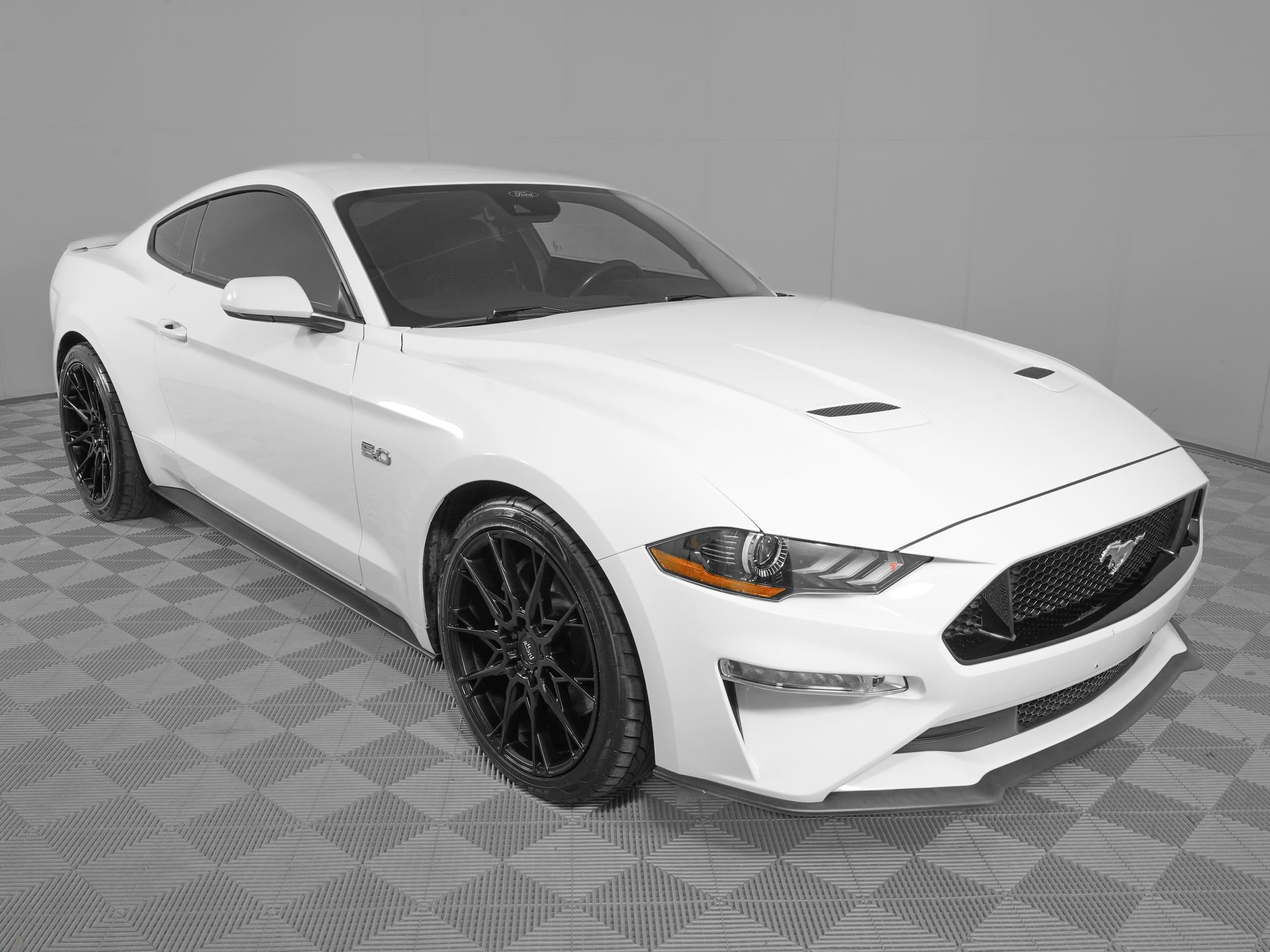 Used 2023 Ford Mustang GT Premium image 3