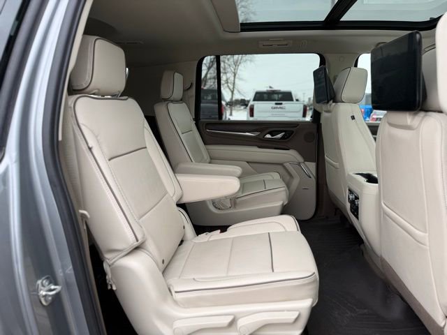Used 2024 GMC Yukon XL Denali w/ Denali Reserve Package image 27
