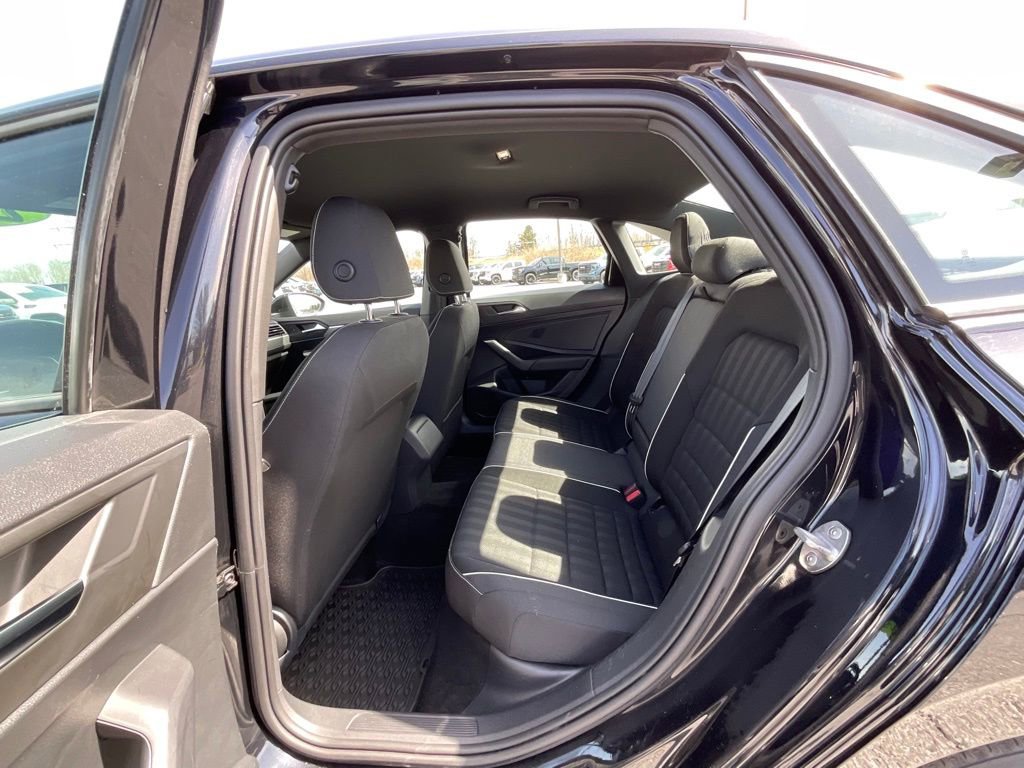 Used 2022 Volkswagen Jetta Sport image 21